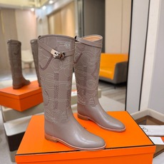 Hermes 🐴 爱马仕满印刺绣高筒骑士靴 爱马仕Jumping黑色锁扣高筒靴,高端打造,最高版本 直筒靴型修饰腿线。 Hermes 🐴 爱马仕满印刺绣高筒骑士靴 爱马仕Jumping黑色锁扣高筒靴,高端打造,最高版本 直筒靴型修饰腿线。