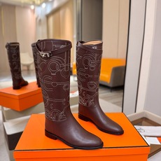Hermes 🐴 爱马仕满印刺绣高筒骑士靴 爱马仕Jumping黑色锁扣高筒靴,高端打造,最高版本 直筒靴型修饰腿线。 Hermes 🐴 爱马仕满印刺绣高筒骑士靴 爱马仕Jumping黑色锁扣高筒靴,高端打造,最高版本 直筒靴型修饰腿线。