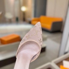 、 Louis Vuitton 官网秋冬系列!完美楦型、 新品高跟凉鞋🆕、官网同步更新 Lv烫钻“logo”饰以点缀,鞋 、 Louis Vuitton 官网秋冬系列!完美楦型、 新品高跟凉鞋🆕、官网同步更新 Lv烫钻“logo”饰以点缀,鞋