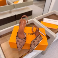 、 Louis Vuitton 官网秋冬系列!完美楦型、 新品高跟凉鞋🆕、官网同步更新 Lv烫钻“logo”饰以点缀,鞋 、 Louis Vuitton 官网秋冬系列!完美楦型、 新品高跟凉鞋🆕、官网同步更新 Lv烫钻“logo”饰以点缀,鞋