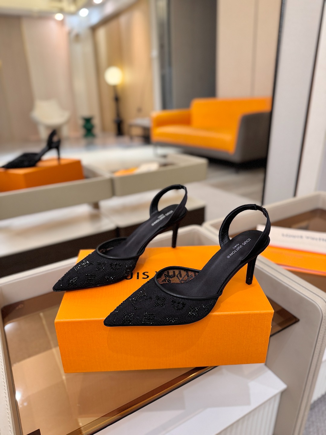 、 Louis Vuitton 官网秋冬系列!完美楦型、 新品高跟凉鞋🆕、官网同步更新 Lv烫钻“logo”饰以点缀,鞋 、 Louis Vuitton 官网秋冬系列!完美楦型、 新品高跟凉鞋🆕、官网同步更新 Lv烫钻“logo”饰以点缀,鞋