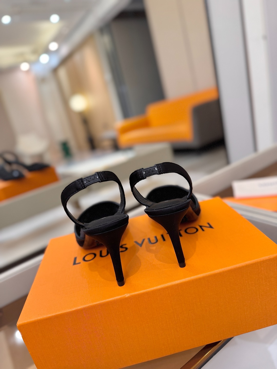 、 Louis Vuitton 官网秋冬系列!完美楦型、 新品高跟凉鞋🆕、官网同步更新 Lv烫钻“logo”饰以点缀,鞋 、 Louis Vuitton 官网秋冬系列!完美楦型、 新品高跟凉鞋🆕、官网同步更新 Lv烫钻“logo”饰以点缀,鞋