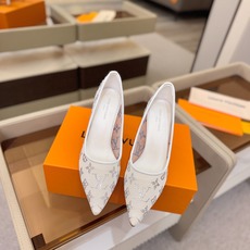 、 Louis Vuitton 官网秋冬系列!完美楦型、 新品高跟单鞋🆕、官网同步更新 Lv烫钻“logo”饰以点缀,鞋 、 Louis Vuitton 官网秋冬系列!完美楦型、 新品高跟单鞋🆕、官网同步更新 Lv烫钻“logo”饰以点缀,鞋