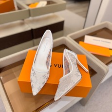 、 Louis Vuitton 官网秋冬系列!完美楦型、 新品高跟单鞋🆕、官网同步更新 Lv烫钻“logo”饰以点缀,鞋 、 Louis Vuitton 官网秋冬系列!完美楦型、 新品高跟单鞋🆕、官网同步更新 Lv烫钻“logo”饰以点缀,鞋
