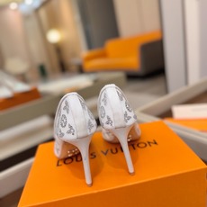 、 Louis Vuitton 官网秋冬系列!完美楦型、 新品高跟单鞋🆕、官网同步更新 Lv烫钻“logo”饰以点缀,鞋 、 Louis Vuitton 官网秋冬系列!完美楦型、 新品高跟单鞋🆕、官网同步更新 Lv烫钻“logo”饰以点缀,鞋