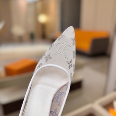 、 Louis Vuitton 官网秋冬系列!完美楦型、 新品高跟单鞋🆕、官网同步更新 Lv烫钻“logo”饰以点缀,鞋 、 Louis Vuitton 官网秋冬系列!完美楦型、 新品高跟单鞋🆕、官网同步更新 Lv烫钻“logo”饰以点缀,鞋