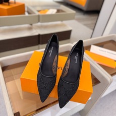 、 Louis Vuitton 官网秋冬系列!完美楦型、 新品高跟单鞋🆕、官网同步更新 Lv烫钻“logo”饰以点缀,鞋 、 Louis Vuitton 官网秋冬系列!完美楦型、 新品高跟单鞋🆕、官网同步更新 Lv烫钻“logo”饰以点缀,鞋