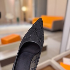 、 Louis Vuitton 官网秋冬系列!完美楦型、 新品高跟单鞋🆕、官网同步更新 Lv烫钻“logo”饰以点缀,鞋 、 Louis Vuitton 官网秋冬系列!完美楦型、 新品高跟单鞋🆕、官网同步更新 Lv烫钻“logo”饰以点缀,鞋