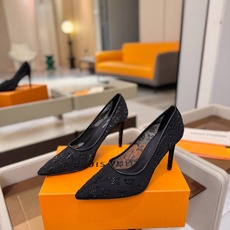 、 Louis Vuitton 官网秋冬系列!完美楦型、 新品高跟单鞋🆕、官网同步更新 Lv烫钻“logo”饰以点缀,鞋 、 Louis Vuitton 官网秋冬系列!完美楦型、 新品高跟单鞋🆕、官网同步更新 Lv烫钻“logo”饰以点缀,鞋