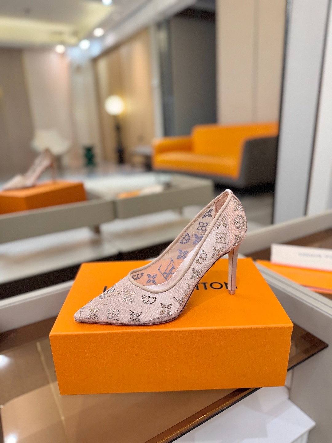 、 Louis Vuitton 官网秋冬系列!完美楦型、 新品高跟单鞋🆕、官网同步更新 Lv烫钻“logo”饰以点缀,鞋 、 Louis Vuitton 官网秋冬系列!完美楦型、 新品高跟单鞋🆕、官网同步更新 Lv烫钻“logo”饰以点缀,鞋