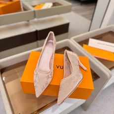 、 Louis Vuitton 官网秋冬系列!完美楦型、 新品高跟单鞋🆕、官网同步更新 Lv烫钻“logo”饰以点缀,鞋 、 Louis Vuitton 官网秋冬系列!完美楦型、 新品高跟单鞋🆕、官网同步更新 Lv烫钻“logo”饰以点缀,鞋