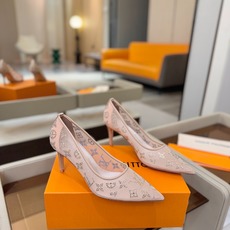 、 Louis Vuitton 官网秋冬系列!完美楦型、 新品高跟单鞋🆕、官网同步更新 Lv烫钻“logo”饰以点缀,鞋 、 Louis Vuitton 官网秋冬系列!完美楦型、 新品高跟单鞋🆕、官网同步更新 Lv烫钻“logo”饰以点缀,鞋