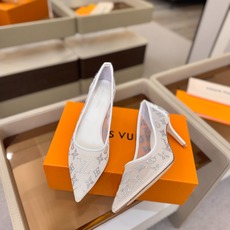 、 Louis Vuitton 官网秋冬系列!完美楦型、 新品高跟单鞋🆕、官网同步更新 Lv烫钻“logo”饰以点缀,鞋 、 Louis Vuitton 官网秋冬系列!完美楦型、 新品高跟单鞋🆕、官网同步更新 Lv烫钻“logo”饰以点缀,鞋