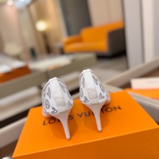 、 Louis Vuitton 官网秋冬系列!完美楦型、 新品高跟单鞋🆕、官网同步更新 Lv烫钻“logo”饰以点缀,鞋 、 Louis Vuitton 官网秋冬系列!完美楦型、 新品高跟单鞋🆕、官网同步更新 Lv烫钻“logo”饰以点缀,鞋
