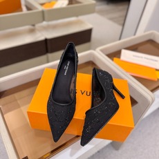 、 Louis Vuitton 官网秋冬系列!完美楦型、 新品高跟单鞋🆕、官网同步更新 Lv烫钻“logo”饰以点缀,鞋 、 Louis Vuitton 官网秋冬系列!完美楦型、 新品高跟单鞋🆕、官网同步更新 Lv烫钻“logo”饰以点缀,鞋