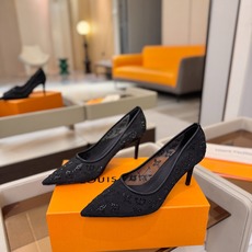 、 Louis Vuitton 官网秋冬系列!完美楦型、 新品高跟单鞋🆕、官网同步更新 Lv烫钻“logo”饰以点缀,鞋 、 Louis Vuitton 官网秋冬系列!完美楦型、 新品高跟单鞋🆕、官网同步更新 Lv烫钻“logo”饰以点缀,鞋