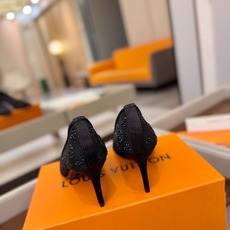 、 Louis Vuitton 官网秋冬系列!完美楦型、 新品高跟单鞋🆕、官网同步更新 Lv烫钻“logo”饰以点缀,鞋 、 Louis Vuitton 官网秋冬系列!完美楦型、 新品高跟单鞋🆕、官网同步更新 Lv烫钻“logo”饰以点缀,鞋