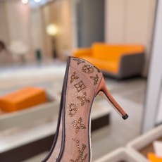 、 Louis Vuitton 官网秋冬系列!完美楦型、 新品高跟单鞋🆕、官网同步更新 Lv烫钻“logo”饰以点缀,鞋 、 Louis Vuitton 官网秋冬系列!完美楦型、 新品高跟单鞋🆕、官网同步更新 Lv烫钻“logo”饰以点缀,鞋