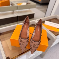 、 Louis Vuitton 官网秋冬系列!完美楦型、 新品高跟单鞋🆕、官网同步更新 Lv烫钻“logo”饰以点缀,鞋 、 Louis Vuitton 官网秋冬系列!完美楦型、 新品高跟单鞋🆕、官网同步更新 Lv烫钻“logo”饰以点缀,鞋