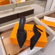 、 Louis Vuitton 官网秋冬系列!完美楦型、 新品高跟拖鞋🆕、官网同步更新 Lv烫钻“logo”饰以点缀,鞋 、 Louis Vuitton 官网秋冬系列!完美楦型、 新品高跟拖鞋🆕、官网同步更新 Lv烫钻“logo”饰以点缀,鞋