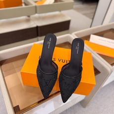 、 Louis Vuitton 官网秋冬系列!完美楦型、 新品高跟拖鞋🆕、官网同步更新 Lv烫钻“logo”饰以点缀,鞋 、 Louis Vuitton 官网秋冬系列!完美楦型、 新品高跟拖鞋🆕、官网同步更新 Lv烫钻“logo”饰以点缀,鞋