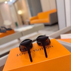、 Louis Vuitton 官网秋冬系列!完美楦型、 新品高跟拖鞋🆕、官网同步更新 Lv烫钻“logo”饰以点缀,鞋 、 Louis Vuitton 官网秋冬系列!完美楦型、 新品高跟拖鞋🆕、官网同步更新 Lv烫钻“logo”饰以点缀,鞋