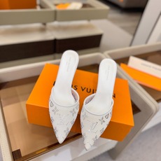 、 Louis Vuitton 官网秋冬系列!完美楦型、 新品高跟拖鞋🆕、官网同步更新 Lv烫钻“logo”饰以点缀,鞋 、 Louis Vuitton 官网秋冬系列!完美楦型、 新品高跟拖鞋🆕、官网同步更新 Lv烫钻“logo”饰以点缀,鞋