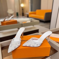 、 Louis Vuitton 官网秋冬系列!完美楦型、 新品高跟拖鞋🆕、官网同步更新 Lv烫钻“logo”饰以点缀,鞋 、 Louis Vuitton 官网秋冬系列!完美楦型、 新品高跟拖鞋🆕、官网同步更新 Lv烫钻“logo”饰以点缀,鞋