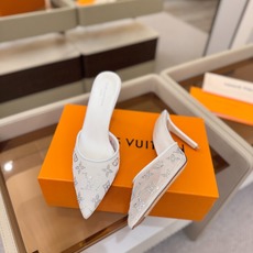 、 Louis Vuitton 官网秋冬系列!完美楦型、 新品高跟拖鞋🆕、官网同步更新 Lv烫钻“logo”饰以点缀,鞋 、 Louis Vuitton 官网秋冬系列!完美楦型、 新品高跟拖鞋🆕、官网同步更新 Lv烫钻“logo”饰以点缀,鞋