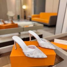 、 Louis Vuitton 官网秋冬系列!完美楦型、 新品高跟拖鞋🆕、官网同步更新 Lv烫钻“logo”饰以点缀,鞋 、 Louis Vuitton 官网秋冬系列!完美楦型、 新品高跟拖鞋🆕、官网同步更新 Lv烫钻“logo”饰以点缀,鞋