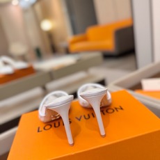 、 Louis Vuitton 官网秋冬系列!完美楦型、 新品高跟拖鞋🆕、官网同步更新 Lv烫钻“logo”饰以点缀,鞋 、 Louis Vuitton 官网秋冬系列!完美楦型、 新品高跟拖鞋🆕、官网同步更新 Lv烫钻“logo”饰以点缀,鞋