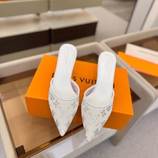 、 Louis Vuitton 官网秋冬系列!完美楦型、 新品高跟拖鞋🆕、官网同步更新 Lv烫钻“logo”饰以点缀,鞋 、 Louis Vuitton 官网秋冬系列!完美楦型、 新品高跟拖鞋🆕、官网同步更新 Lv烫钻“logo”饰以点缀,鞋