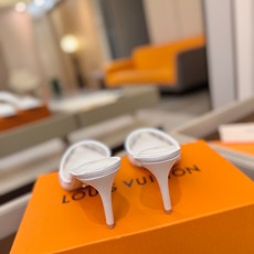 、 Louis Vuitton 官网秋冬系列!完美楦型、 新品高跟拖鞋🆕、官网同步更新 Lv烫钻“logo”饰以点缀,鞋 、 Louis Vuitton 官网秋冬系列!完美楦型、 新品高跟拖鞋🆕、官网同步更新 Lv烫钻“logo”饰以点缀,鞋