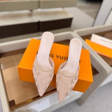 、 Louis Vuitton 官网秋冬系列!完美楦型、 新品高跟拖鞋🆕、官网同步更新 Lv烫钻“logo”饰以点缀,鞋 、 Louis Vuitton 官网秋冬系列!完美楦型、 新品高跟拖鞋🆕、官网同步更新 Lv烫钻“logo”饰以点缀,鞋
