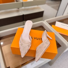 、 Louis Vuitton 官网秋冬系列!完美楦型、 新品高跟拖鞋🆕、官网同步更新 Lv烫钻“logo”饰以点缀,鞋 、 Louis Vuitton 官网秋冬系列!完美楦型、 新品高跟拖鞋🆕、官网同步更新 Lv烫钻“logo”饰以点缀,鞋