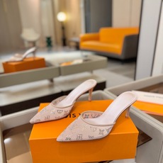 、 Louis Vuitton 官网秋冬系列!完美楦型、 新品高跟拖鞋🆕、官网同步更新 Lv烫钻“logo”饰以点缀,鞋 、 Louis Vuitton 官网秋冬系列!完美楦型、 新品高跟拖鞋🆕、官网同步更新 Lv烫钻“logo”饰以点缀,鞋