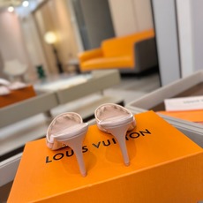、 Louis Vuitton 官网秋冬系列!完美楦型、 新品高跟拖鞋🆕、官网同步更新 Lv烫钻“logo”饰以点缀,鞋 、 Louis Vuitton 官网秋冬系列!完美楦型、 新品高跟拖鞋🆕、官网同步更新 Lv烫钻“logo”饰以点缀,鞋