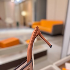 、 Louis Vuitton 官网秋冬系列!完美楦型、 新品高跟拖鞋🆕、官网同步更新 Lv烫钻“logo”饰以点缀,鞋 、 Louis Vuitton 官网秋冬系列!完美楦型、 新品高跟拖鞋🆕、官网同步更新 Lv烫钻“logo”饰以点缀,鞋