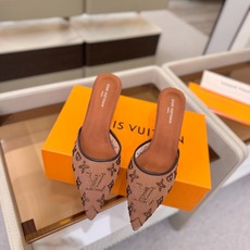 、 Louis Vuitton 官网秋冬系列!完美楦型、 新品高跟拖鞋🆕、官网同步更新 Lv烫钻“logo”饰以点缀,鞋 、 Louis Vuitton 官网秋冬系列!完美楦型、 新品高跟拖鞋🆕、官网同步更新 Lv烫钻“logo”饰以点缀,鞋