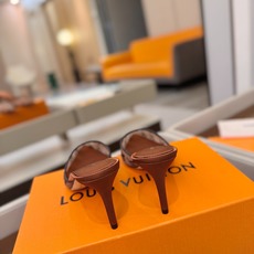 、 Louis Vuitton 官网秋冬系列!完美楦型、 新品高跟拖鞋🆕、官网同步更新 Lv烫钻“logo”饰以点缀,鞋 、 Louis Vuitton 官网秋冬系列!完美楦型、 新品高跟拖鞋🆕、官网同步更新 Lv烫钻“logo”饰以点缀,鞋