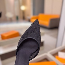 、 Louis Vuitton 官网秋冬系列!完美楦型、 新品高跟拖鞋🆕、官网同步更新 Lv烫钻“logo”饰以点缀,鞋 、 Louis Vuitton 官网秋冬系列!完美楦型、 新品高跟拖鞋🆕、官网同步更新 Lv烫钻“logo”饰以点缀,鞋