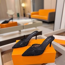 、 Louis Vuitton 官网秋冬系列!完美楦型、 新品高跟拖鞋🆕、官网同步更新 Lv烫钻“logo”饰以点缀,鞋 、 Louis Vuitton 官网秋冬系列!完美楦型、 新品高跟拖鞋🆕、官网同步更新 Lv烫钻“logo”饰以点缀,鞋