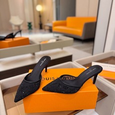 、 Louis Vuitton 官网秋冬系列!完美楦型、 新品高跟拖鞋🆕、官网同步更新 Lv烫钻“logo”饰以点缀,鞋 、 Louis Vuitton 官网秋冬系列!完美楦型、 新品高跟拖鞋🆕、官网同步更新 Lv烫钻“logo”饰以点缀,鞋