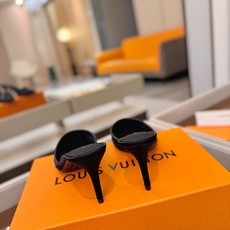 、 Louis Vuitton 官网秋冬系列!完美楦型、 新品高跟拖鞋🆕、官网同步更新 Lv烫钻“logo”饰以点缀,鞋 、 Louis Vuitton 官网秋冬系列!完美楦型、 新品高跟拖鞋🆕、官网同步更新 Lv烫钻“logo”饰以点缀,鞋
