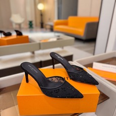 、 Louis Vuitton 官网秋冬系列!完美楦型、 新品高跟拖鞋🆕、官网同步更新 Lv烫钻“logo”饰以点缀,鞋 、 Louis Vuitton 官网秋冬系列!完美楦型、 新品高跟拖鞋🆕、官网同步更新 Lv烫钻“logo”饰以点缀,鞋