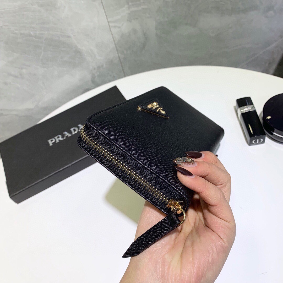 プラダ 十字纹牛皮 ブラック 20x10