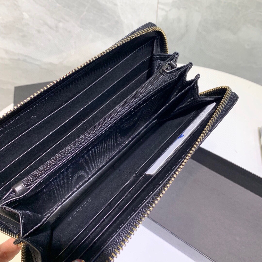 プラダ 十字纹牛皮 ブラック 20x10