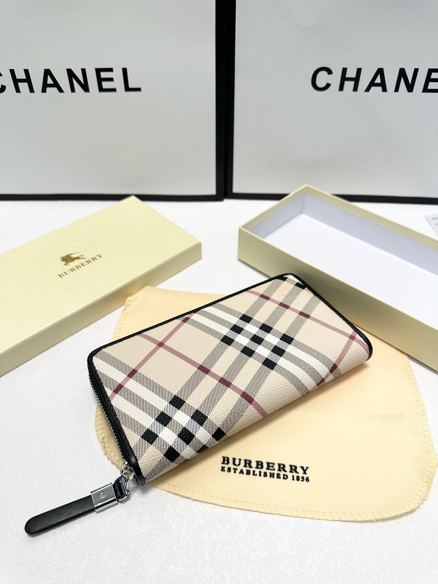 Burberry High
 Clutches & Pouch Bags Black Unisex Cowhide