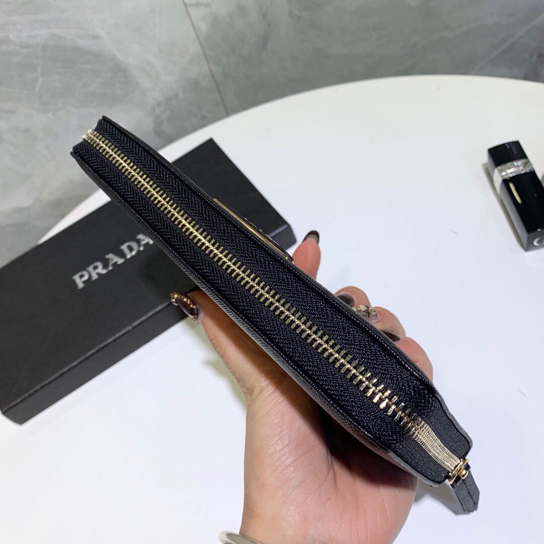 プラダ 十字纹牛皮 ブラック 20x10