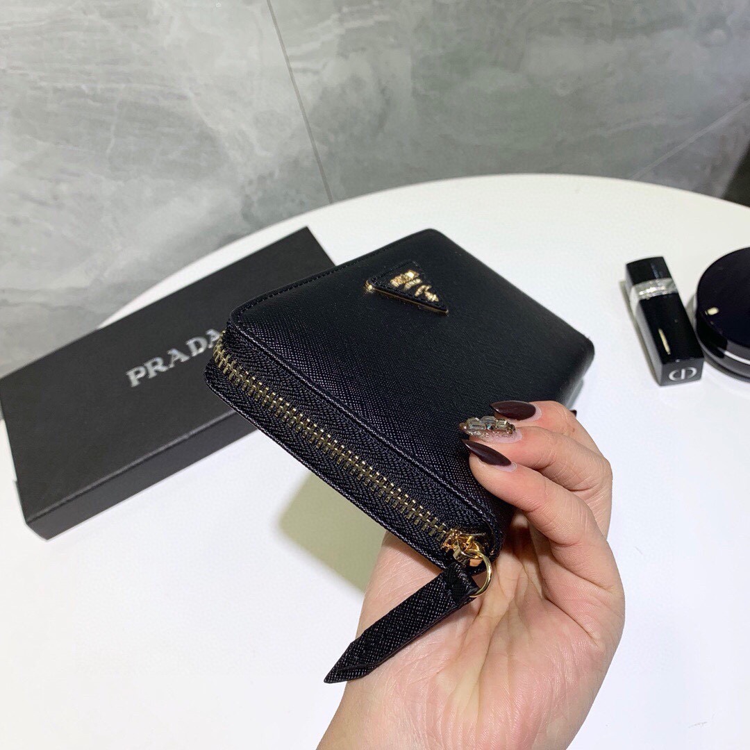 プラダ 十字纹牛皮 ブラック 20x10